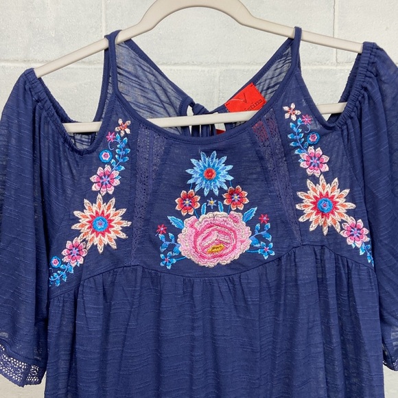 NWT V Cristina Women's Cold Shoulder Embroidered Short Sleeve Blouse Medium Navy - Picture 2 of 10
